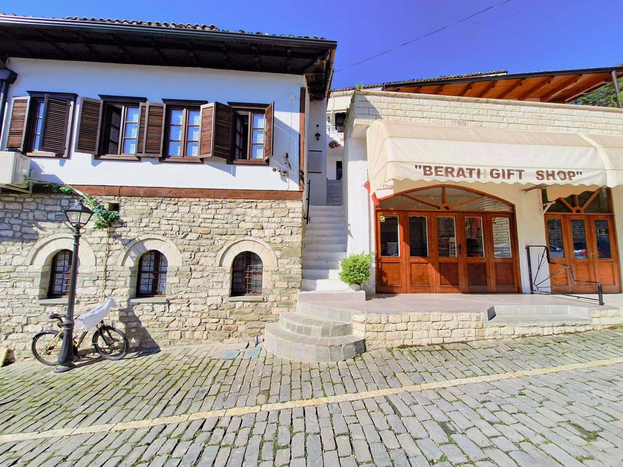 Villa Mishel Suites Берат Екстериор снимка