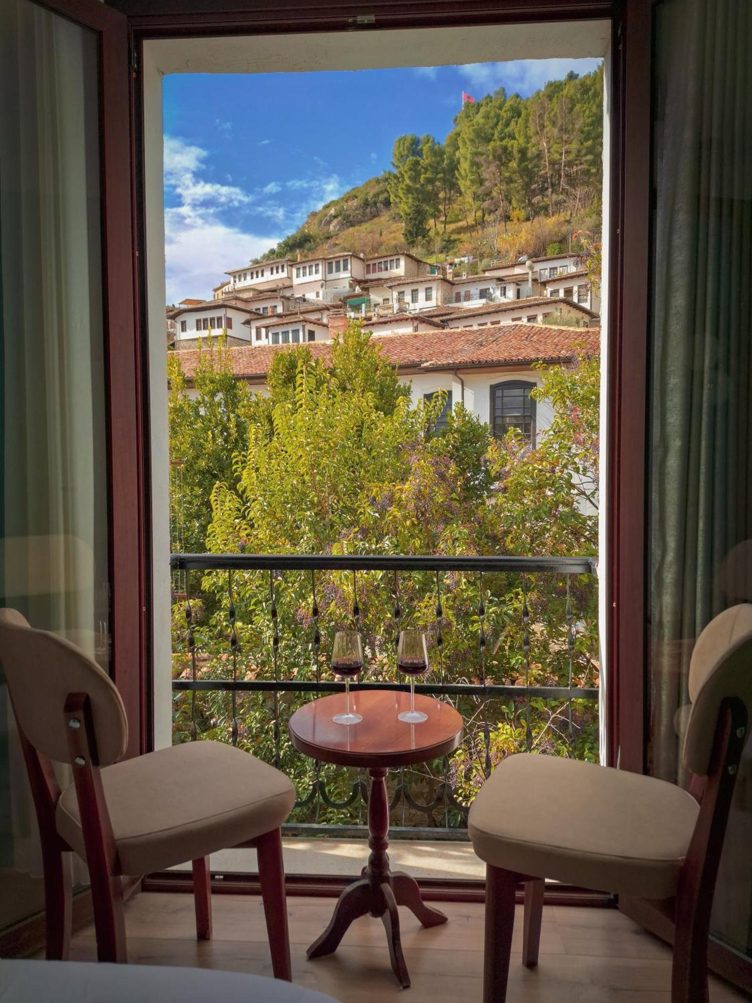 Villa Mishel Suites Берат Екстериор снимка