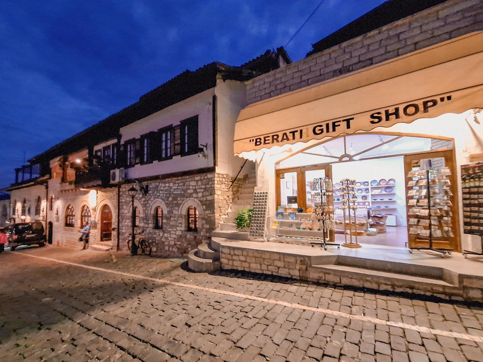 Villa Mishel Suites Берат Екстериор снимка
