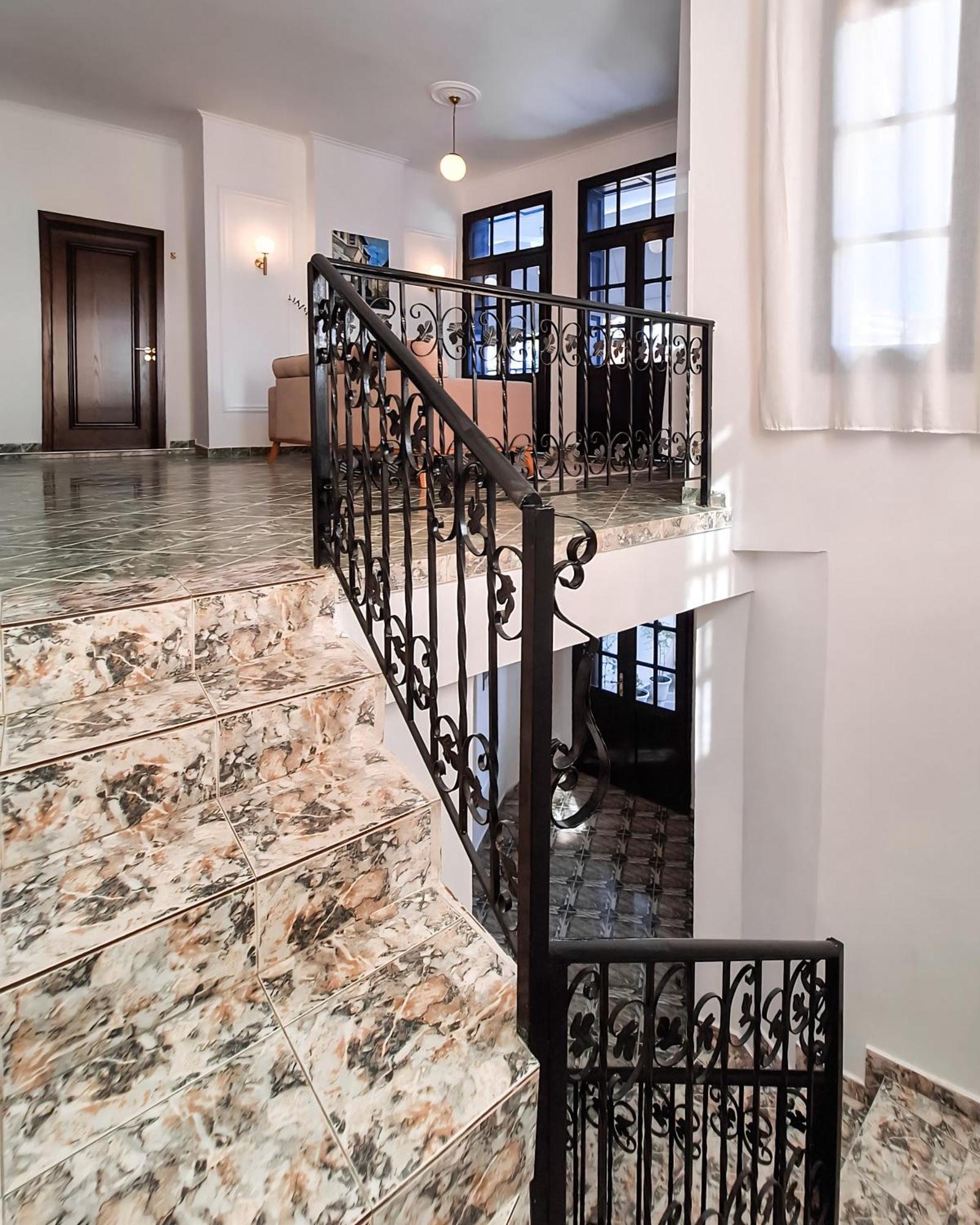 Villa Mishel Suites Берат Екстериор снимка