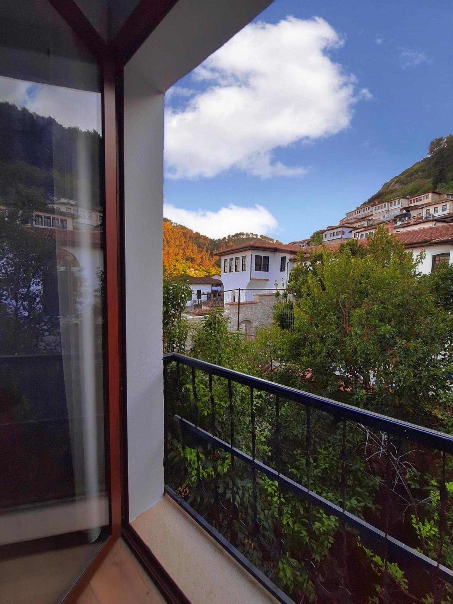 Villa Mishel Suites Берат Екстериор снимка
