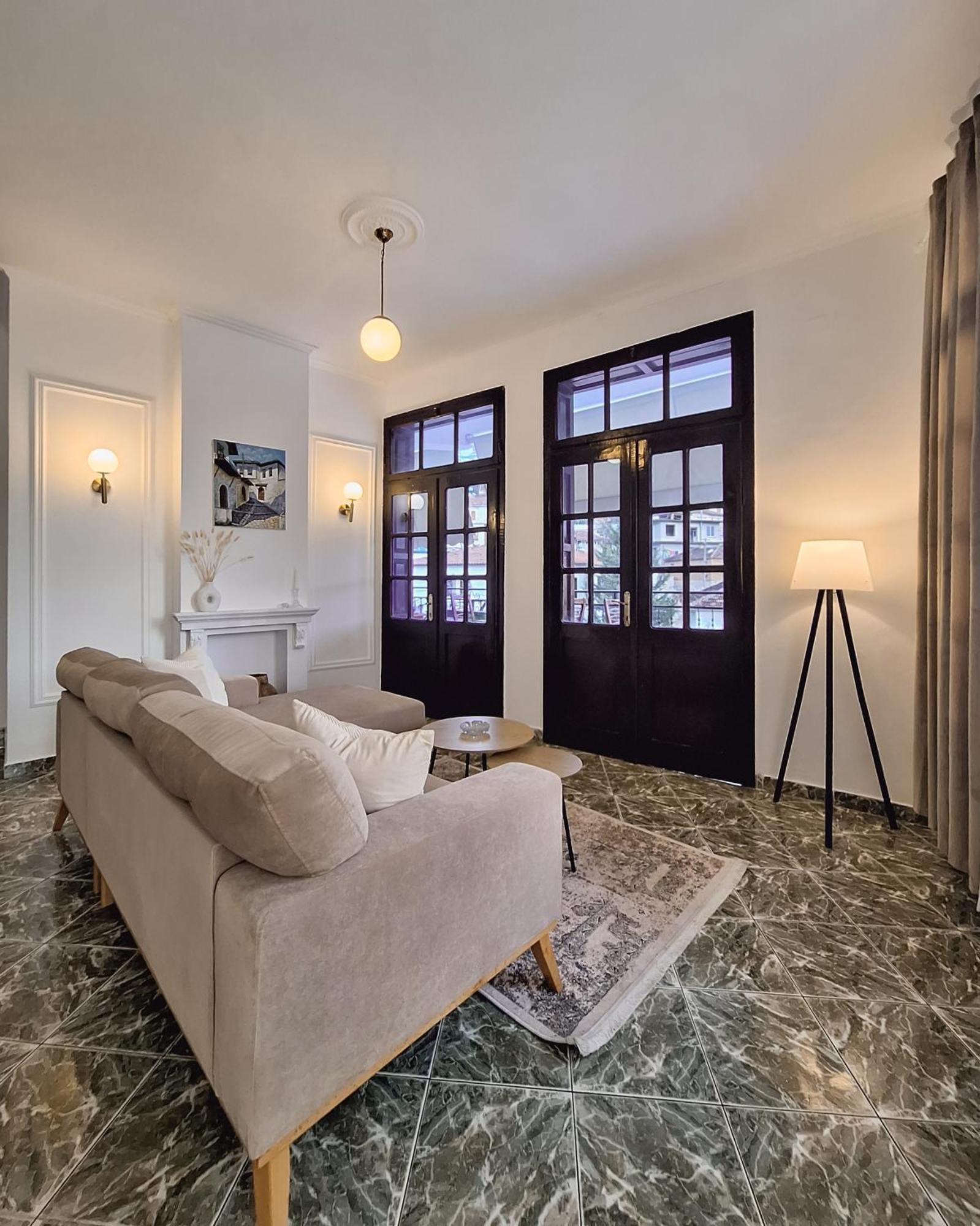 Villa Mishel Suites Берат Екстериор снимка