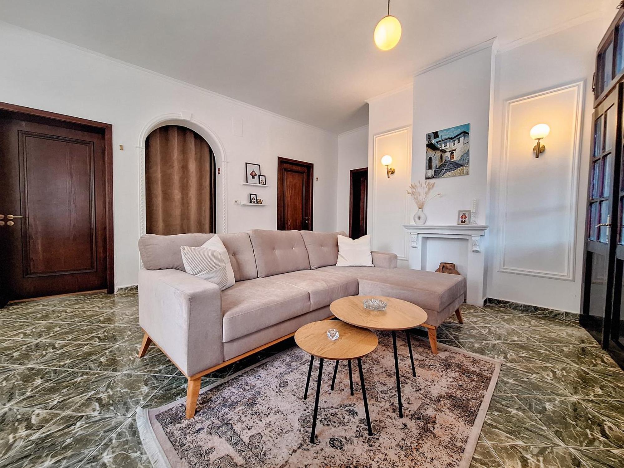 Villa Mishel Suites Берат Екстериор снимка