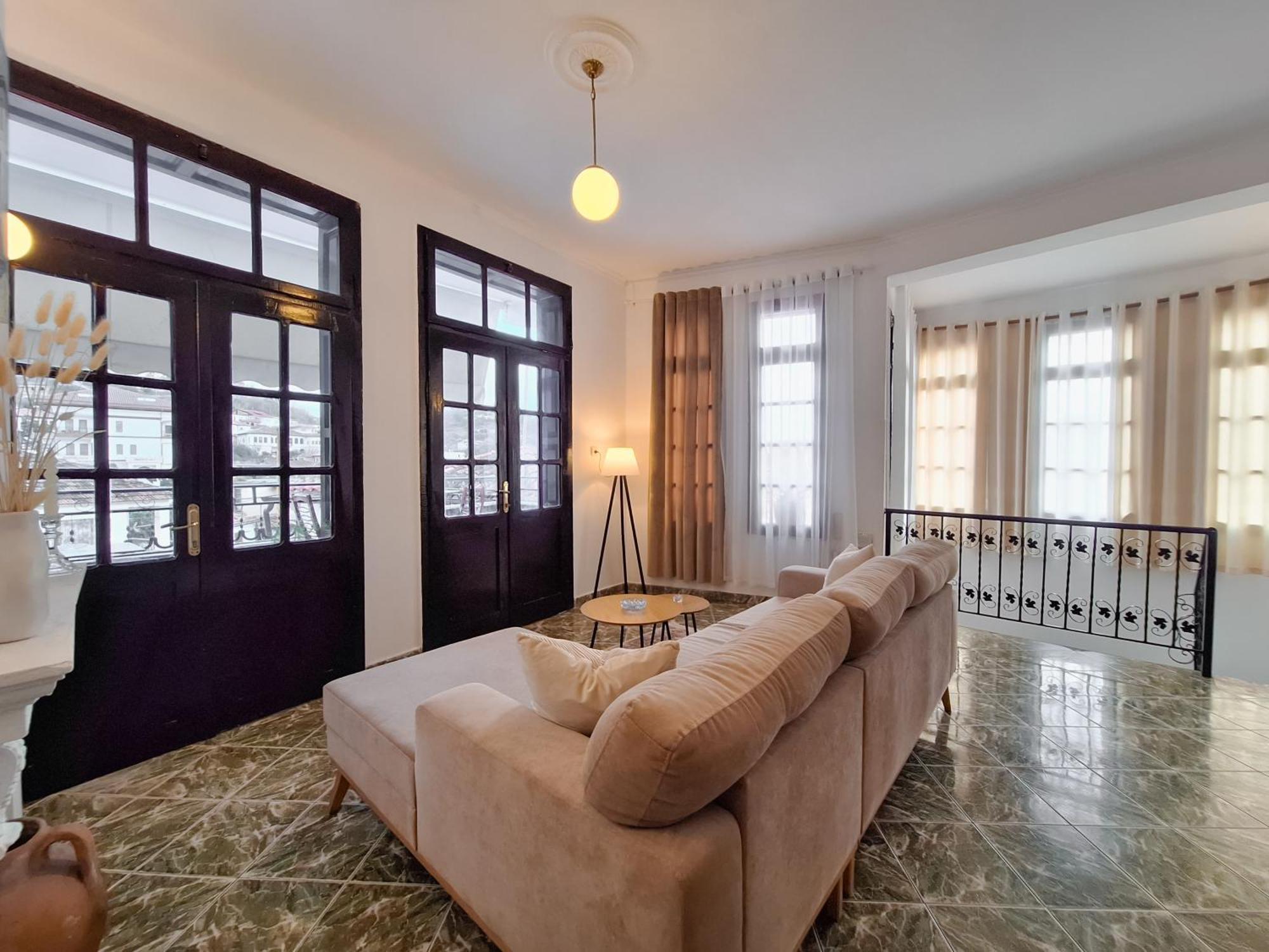 Villa Mishel Suites Берат Екстериор снимка