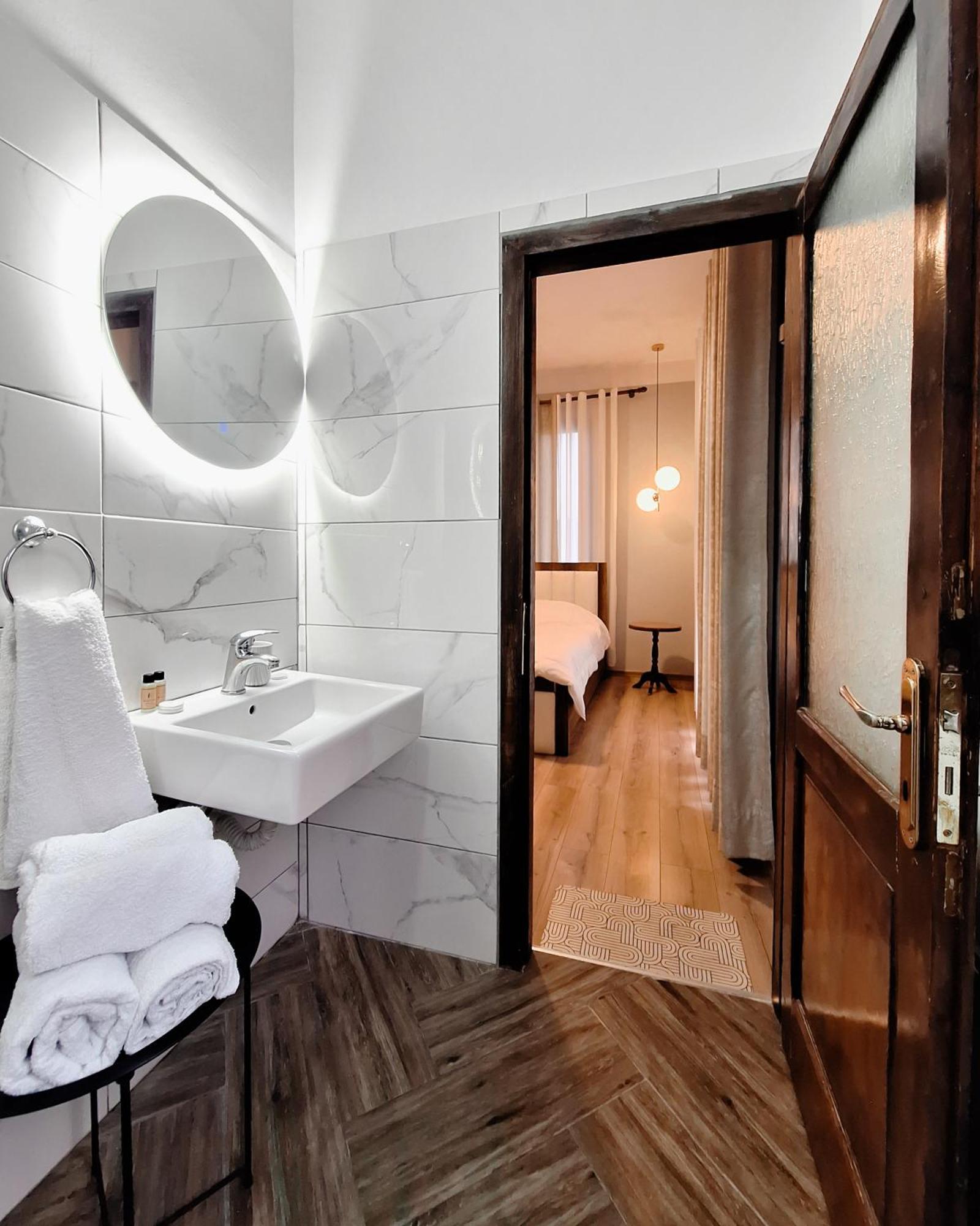 Villa Mishel Suites Берат Екстериор снимка