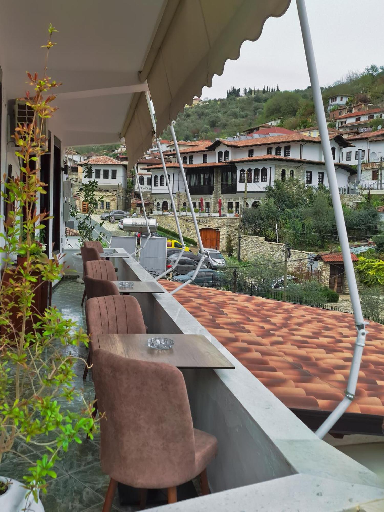 Villa Mishel Suites Берат Екстериор снимка